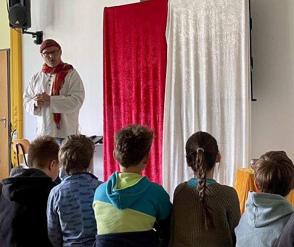 Gebannt wird zugehört